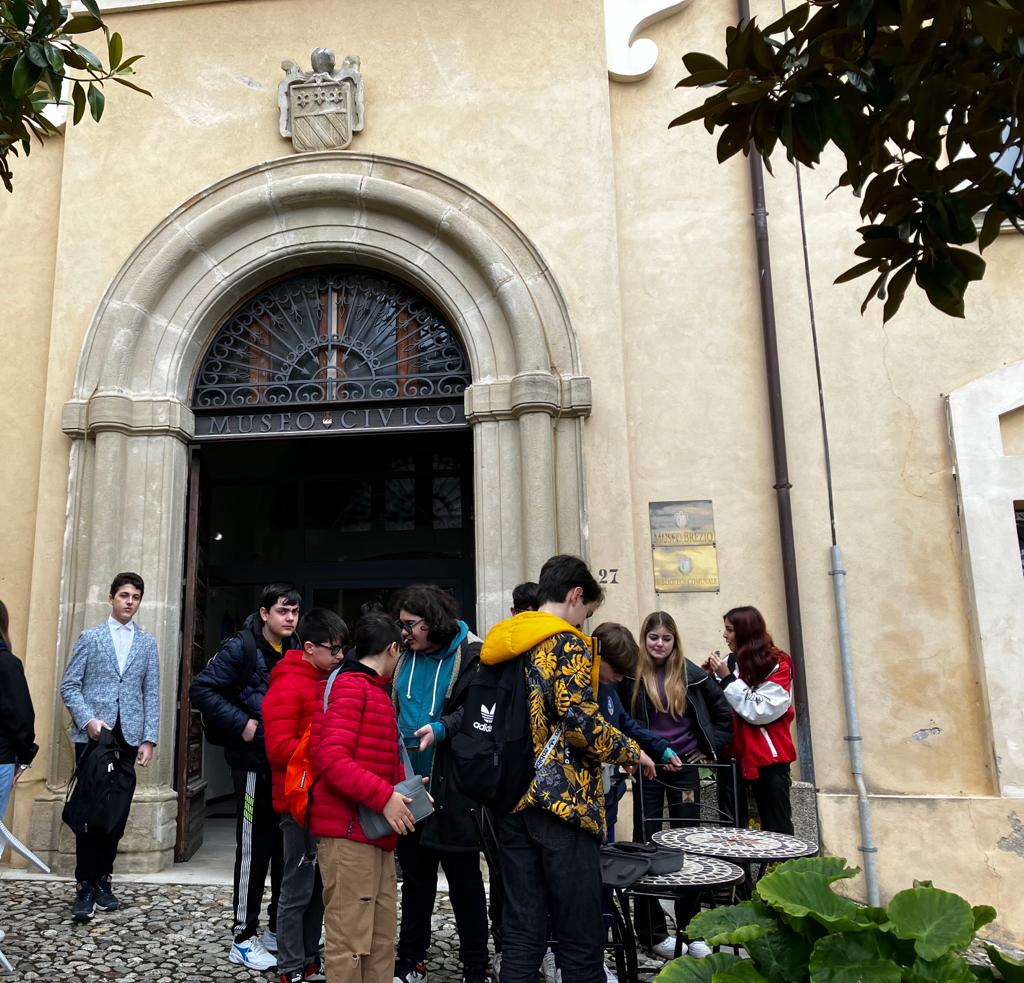 TBrettii's tweet photo. 08/03/2023 Ha inizio la nostra visita di monitoraggio civico al Museo dei Brettii e del Mare #ASOCMEDIE2223 #ASOCMEDIE @ascuoladioc @Monithon https://t.co/yPuYzmlgWu