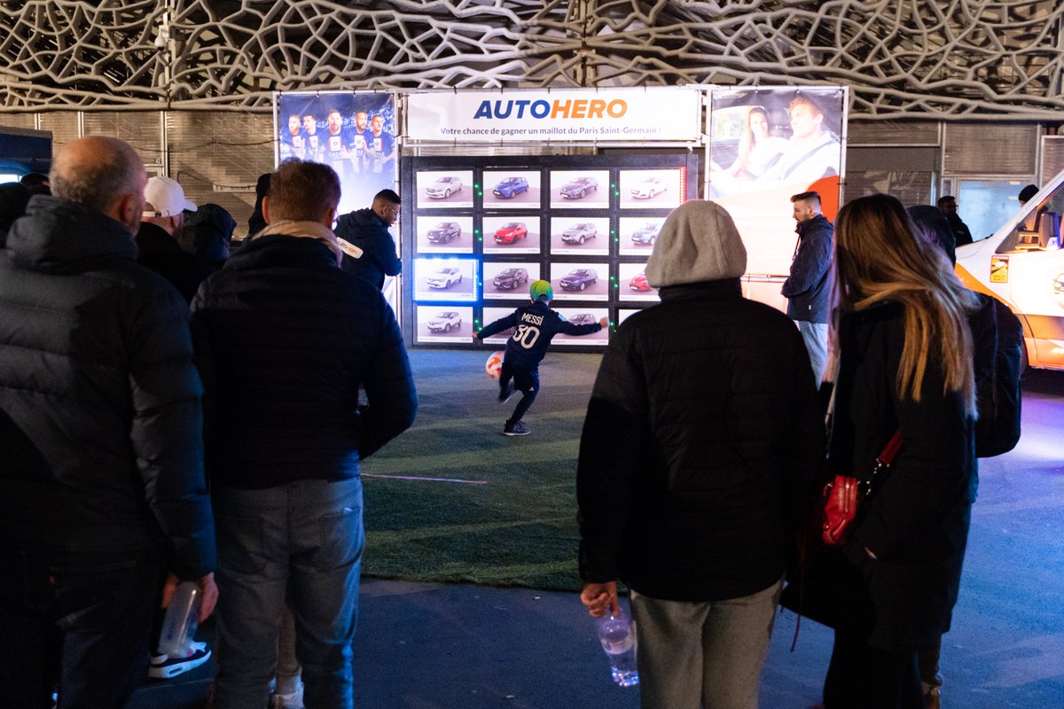 AUTO1_Group's tweet photo. Sharing the love of football- #Autohero organized special games for the #ParisSaintGermain vs Nantes match ⚽ Fans could win a jersey by shooting penalties at an LED wall and partake in another game to win a signed jersey from their favorite player!

Photo credits: Elevate France https://t.co/JOuJWq2vCY