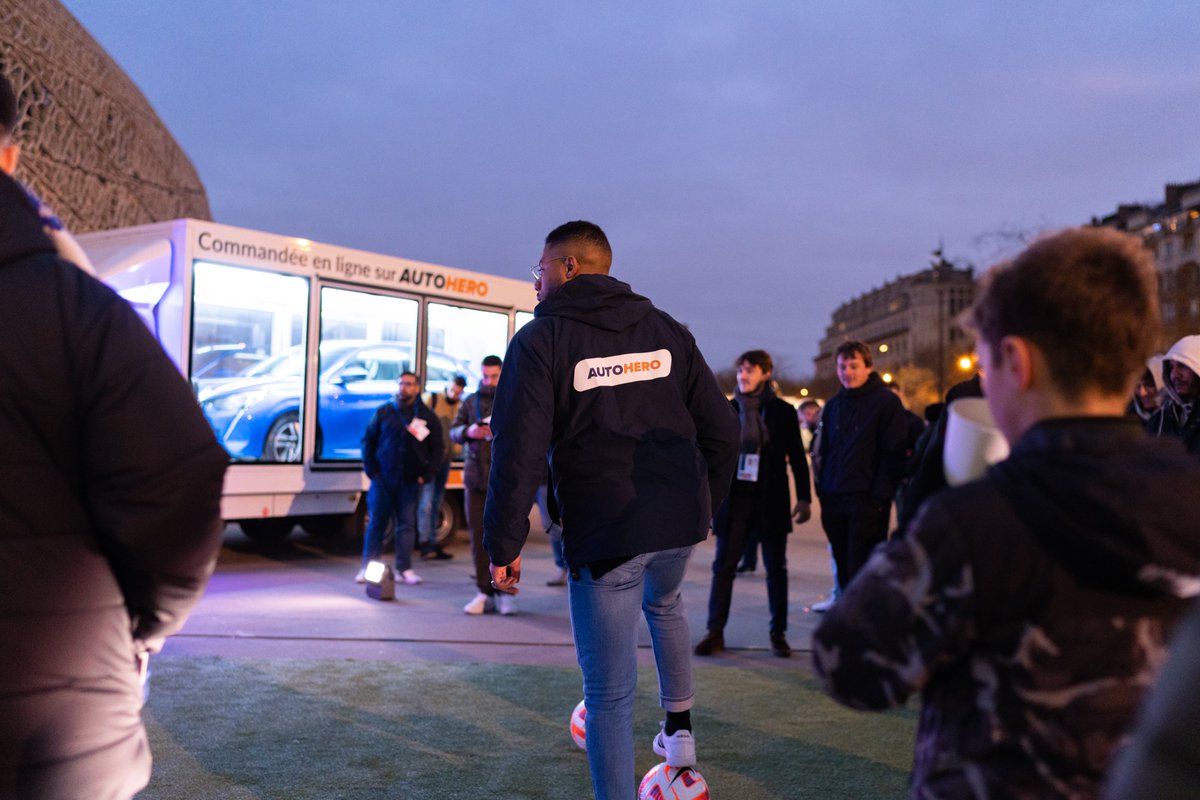 AUTO1_Group's tweet photo. Sharing the love of football- #Autohero organized special games for the #ParisSaintGermain vs Nantes match ⚽ Fans could win a jersey by shooting penalties at an LED wall and partake in another game to win a signed jersey from their favorite player!

Photo credits: Elevate France https://t.co/JOuJWq2vCY