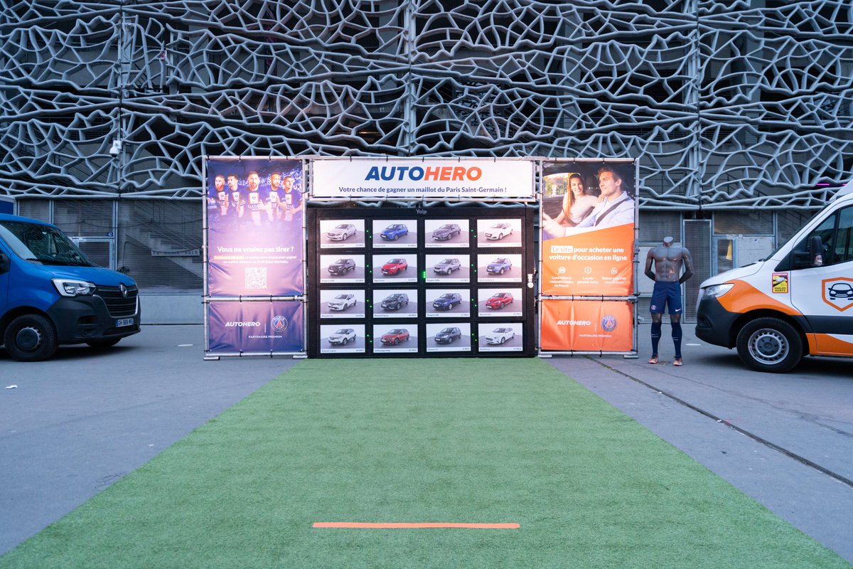 AUTO1_Group's tweet photo. Sharing the love of football- #Autohero organized special games for the #ParisSaintGermain vs Nantes match ⚽ Fans could win a jersey by shooting penalties at an LED wall and partake in another game to win a signed jersey from their favorite player!

Photo credits: Elevate France https://t.co/JOuJWq2vCY