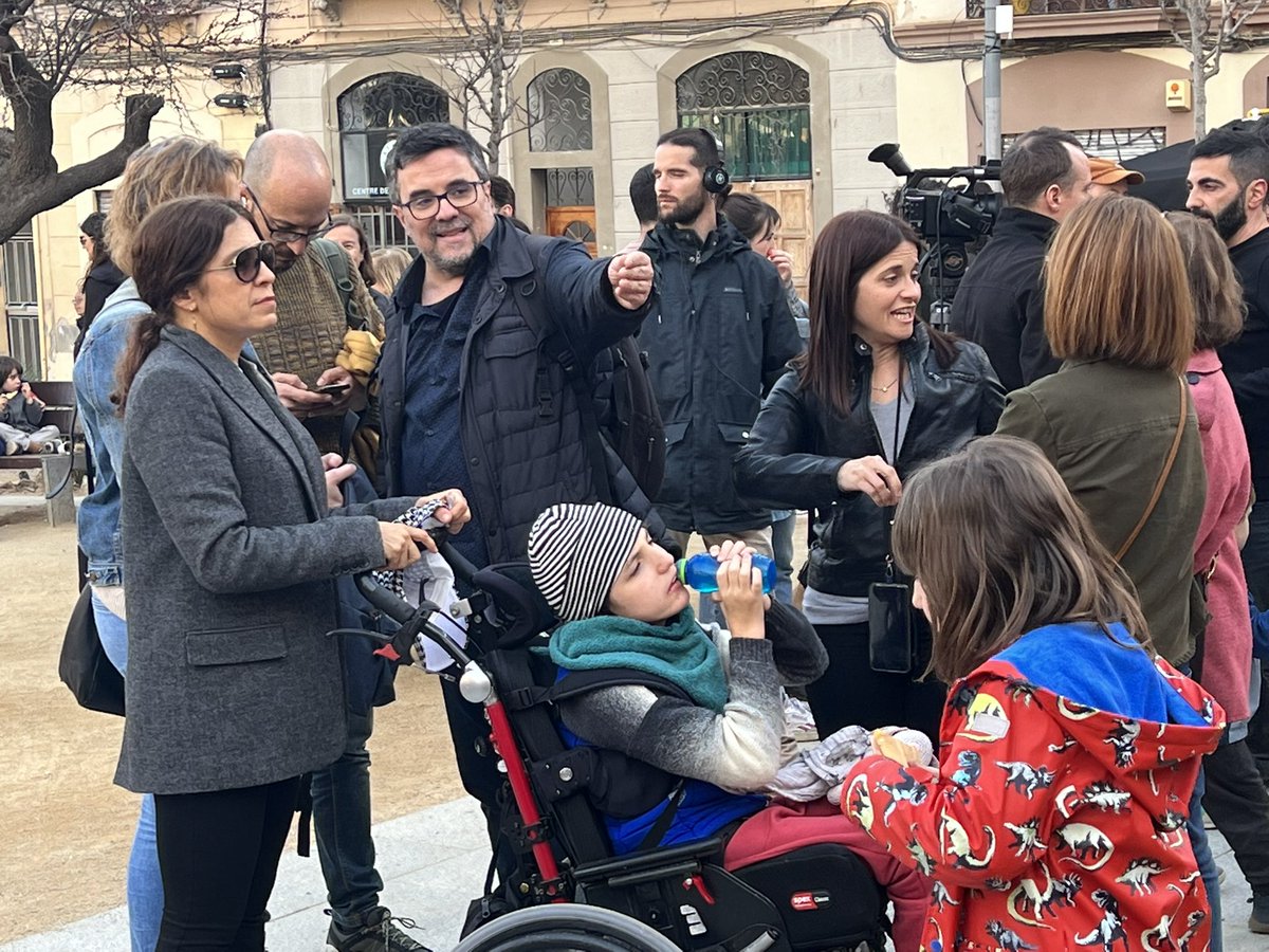 PierreCaire's tweet photo. Inauguración de la nueva área de juego accesible de Joanic. Aprovechamos cn los del ayuntamiento para visibilizar q no todos los niños están INCLUIDOS en estas áreas y pedir que no se vuelva a hacer ni un parque sin elementos dinámicos para entra con la silla de ruedas. https://t.co/tsC1KIYSpY