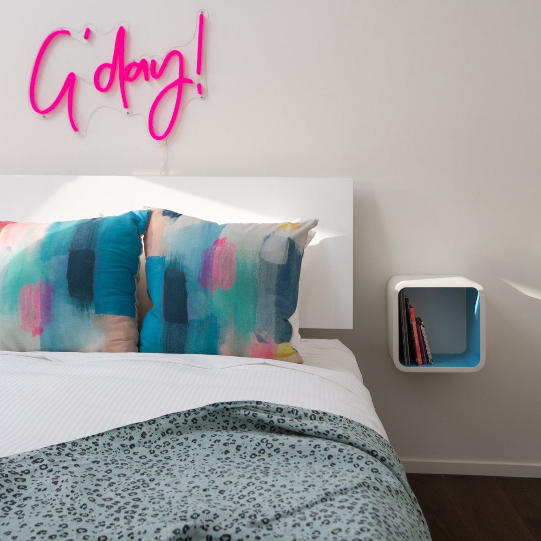 ClearyandCo_'s tweet photo. G'day!
This is one of Sydney's TOP-rated AirBnBs curated by usπβ
Link below to browse our properties.
https://t.co/tLW9rwLMUG
#popsofcolour #colourfulbedroom #topratedairbnb #sydneycbd #leadingairbnbpropertystylers https://t.co/NjGtkj8K5N