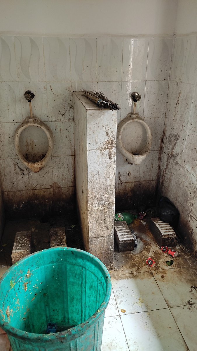 SSagar00418702's tweet photo. This is the condition of Government Ayurvedic College &amp; hospital Jalukbari @gpsinghips  @himantabiswa https://t.co/KZRM5DLcEb