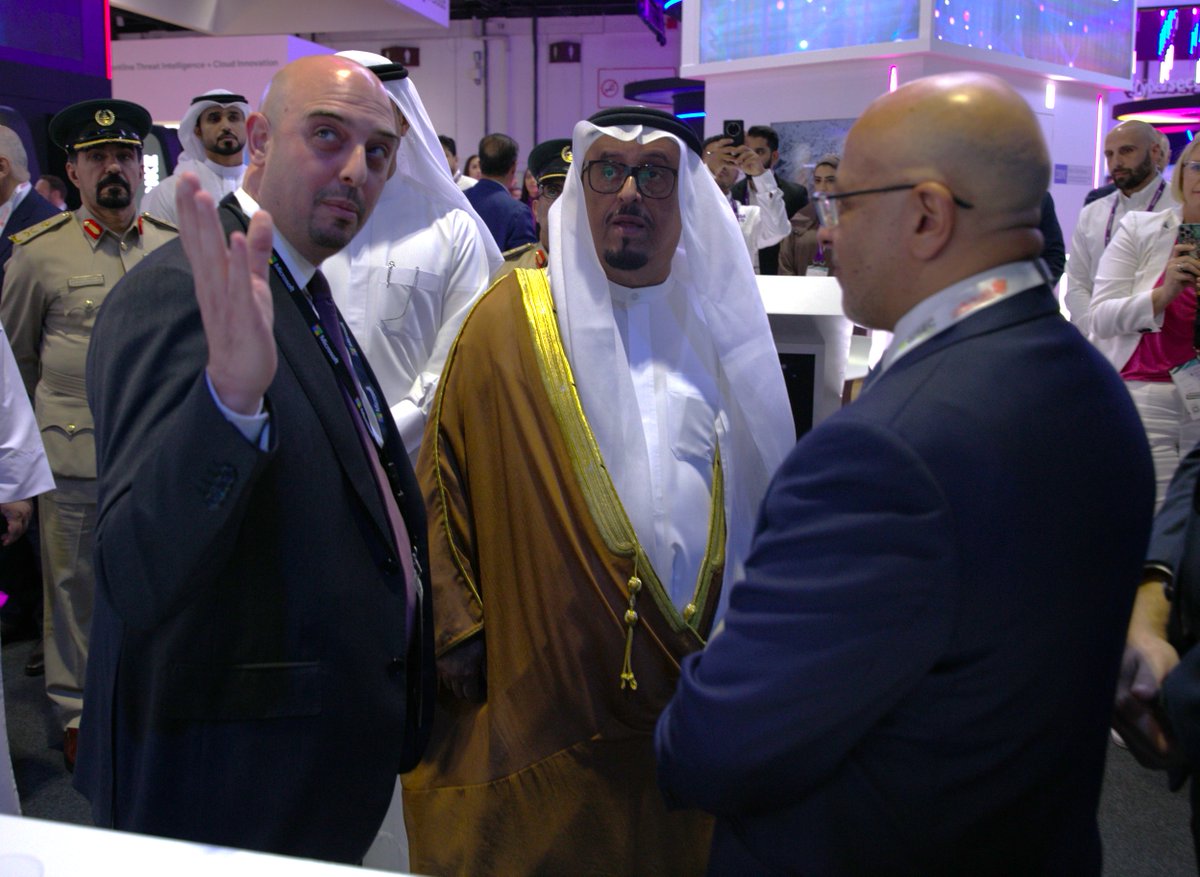 H.E Lieutenant General Dhahi Khalfan Tamim, Deputy Chairman of Police and General Security in Dubai visited the Microsoft hub at #GISEC2023 and immersed in a crime scene investigation demo using the all new #HoloLens2. 

#MicrosoftUAE <a href="/Dhahi_Khalfan/">ضاحي خلفان تميم</a> <a href="/GISECGlobal/">GISEC GLOBAL</a>