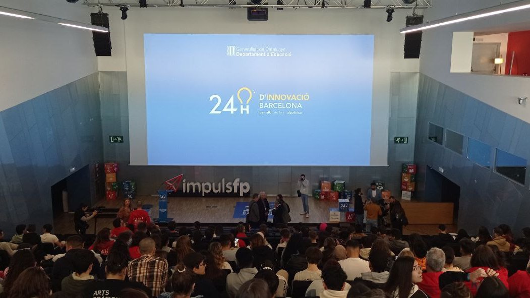 impulsfp's tweet photo. Benvinguts, un any més al #24hdInnovacióbcn! 

És un gust comptar amb la vostra participació en la seva 4ª edició. Esperem que gaudiu d'una experiència única on obtenir una "maleta" plena de recursos i eines pel vostre futur

Comencem!

@educaciocat @CABK_Dualiza @catFPx https://t.co/fNSq4yfGbm