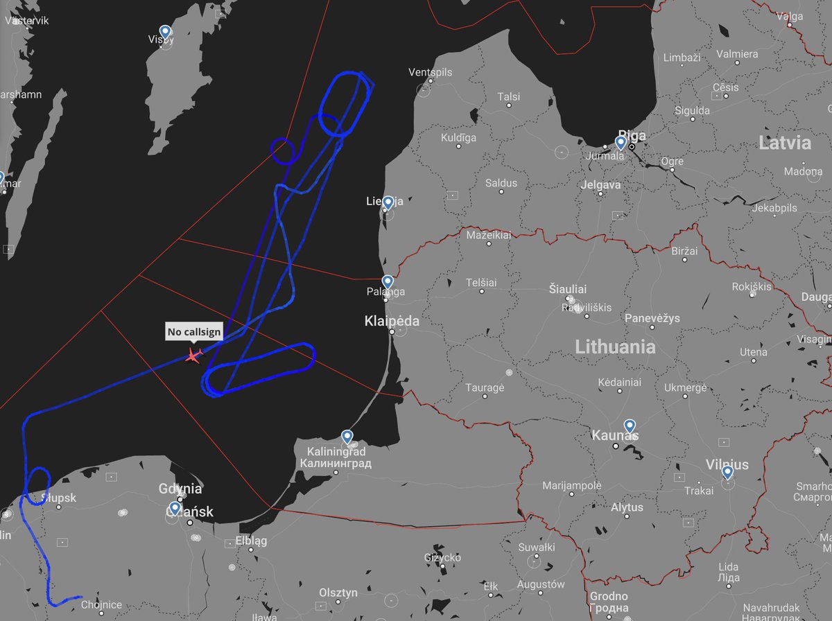 TheSnoopySnoop's tweet photo. US Navy P-8A Poseidon #AE680F making tracks at 20,000ft over the Baltic Sea
#AvGeek #Planespotting https://t.co/HvOobaNUJq