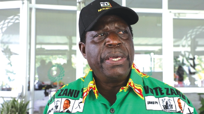 Speaking at a press briefing yesterday @Dr_Mike_Bimha said the Zanu PF Security department yesterday commenced the meticulous vetting exercise of thousands of CVs that have been submitted from across the country by aspiring candidates @Shashie08 @Mug2155 @zanupf_patriots