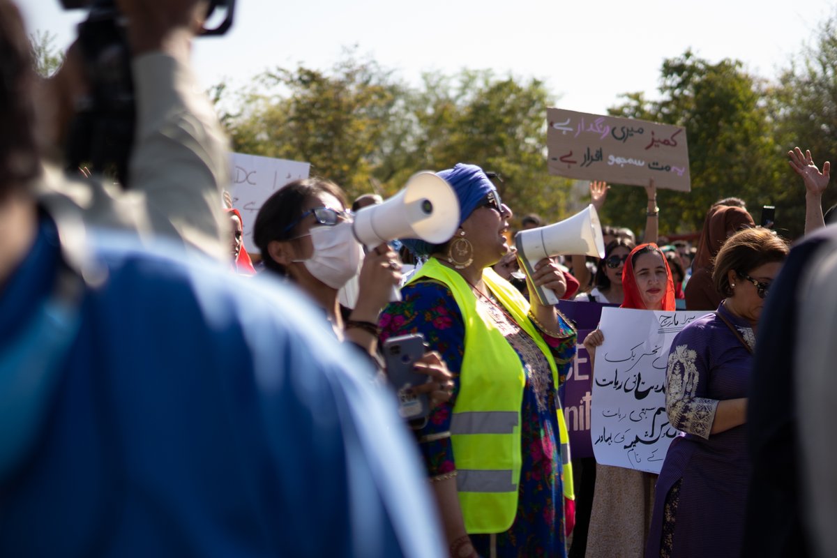 Aurat_marchisb's tweet photo. We are proud of our team and marchers, who marched despite the challenges!
More power!
#AuratMarch2023 #AuratMarchIsb https://t.co/sIwBYkah68
