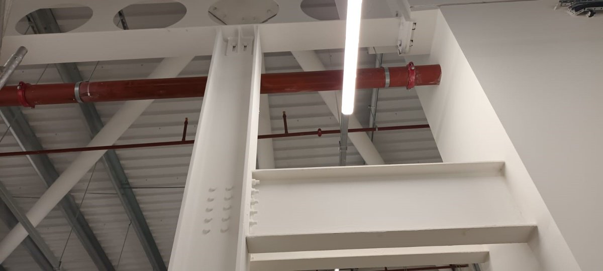 TBL_Fire's tweet photo. A large scale intumescent paint project on a complex warehouse unit completed for @Farrans_UKI.

High loadings were required and up to 5 applications needed on certain steels.

Rafters were hand painted to comply with the scheduling and aesthetic requirements.

#fireprotection https://t.co/ErthlDHgaf