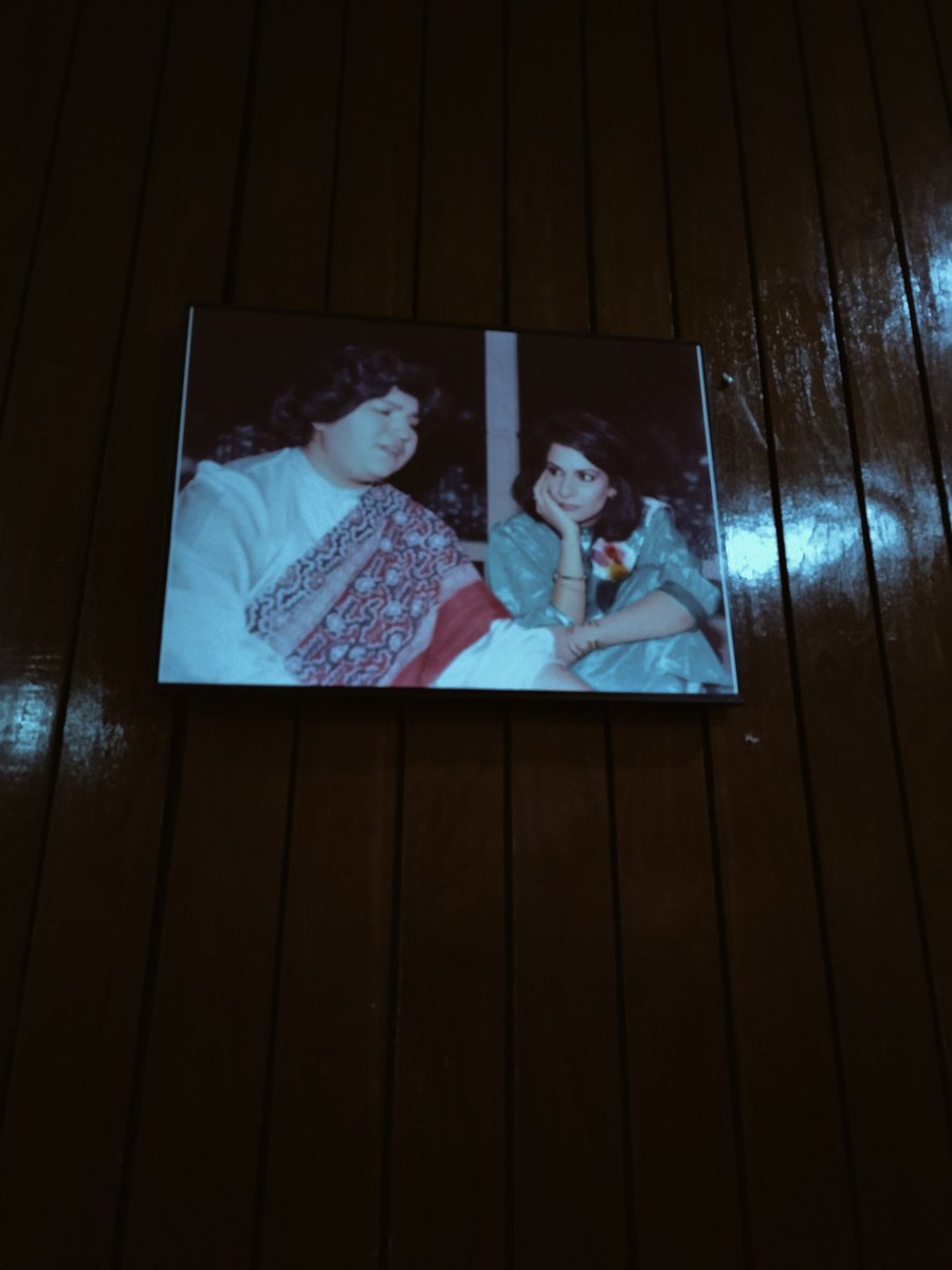 110noorfatima's tweet image. Grew up loving @AbidaParveenFan, listening to her was my solace, and she was part of my spiritual journey. I don't listen to her often now but she will always be a part of me.

#musiclegends #AbidaParveen #PTVHOME 

📸 I.