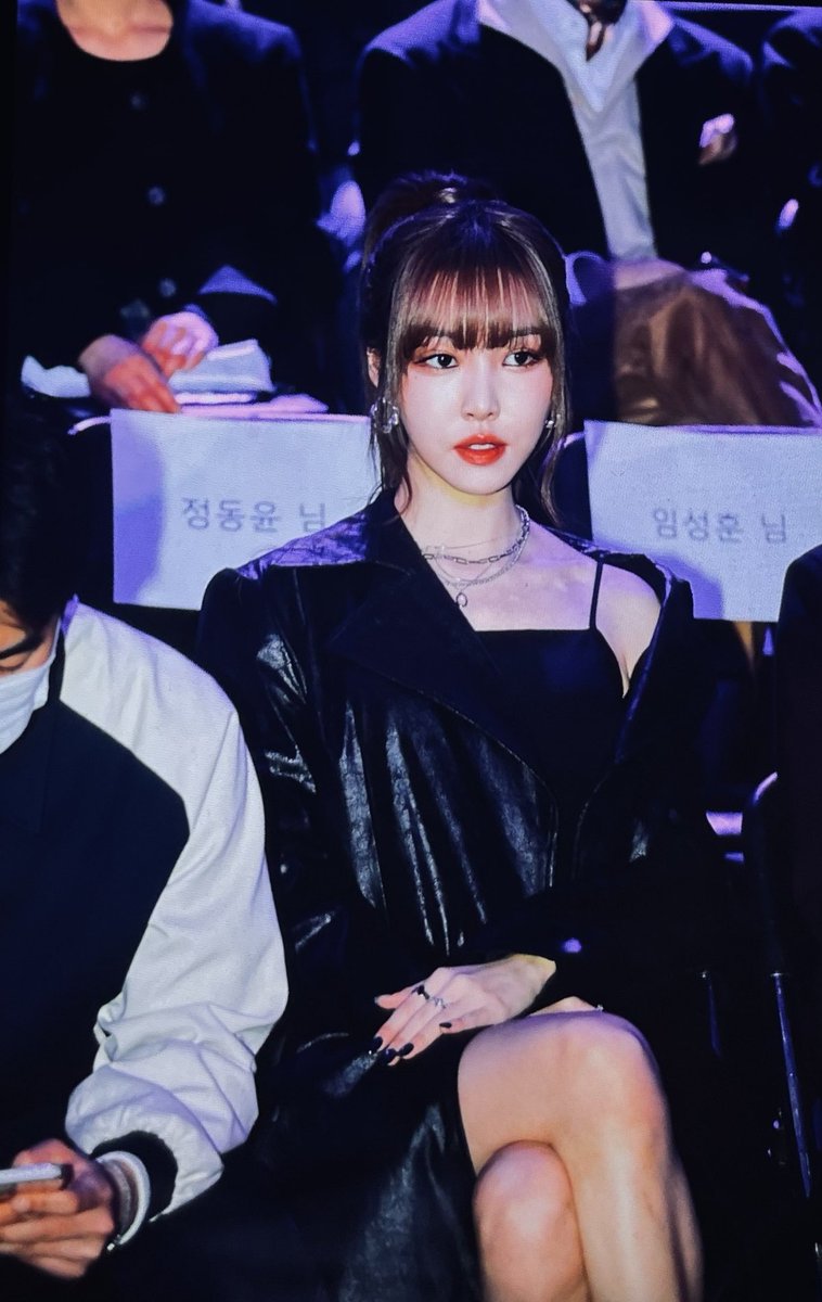 yuuzthbelle's tweet photo. She look pretty hot ceo here 💥🧡 https://t.co/LXg8vzuH4p