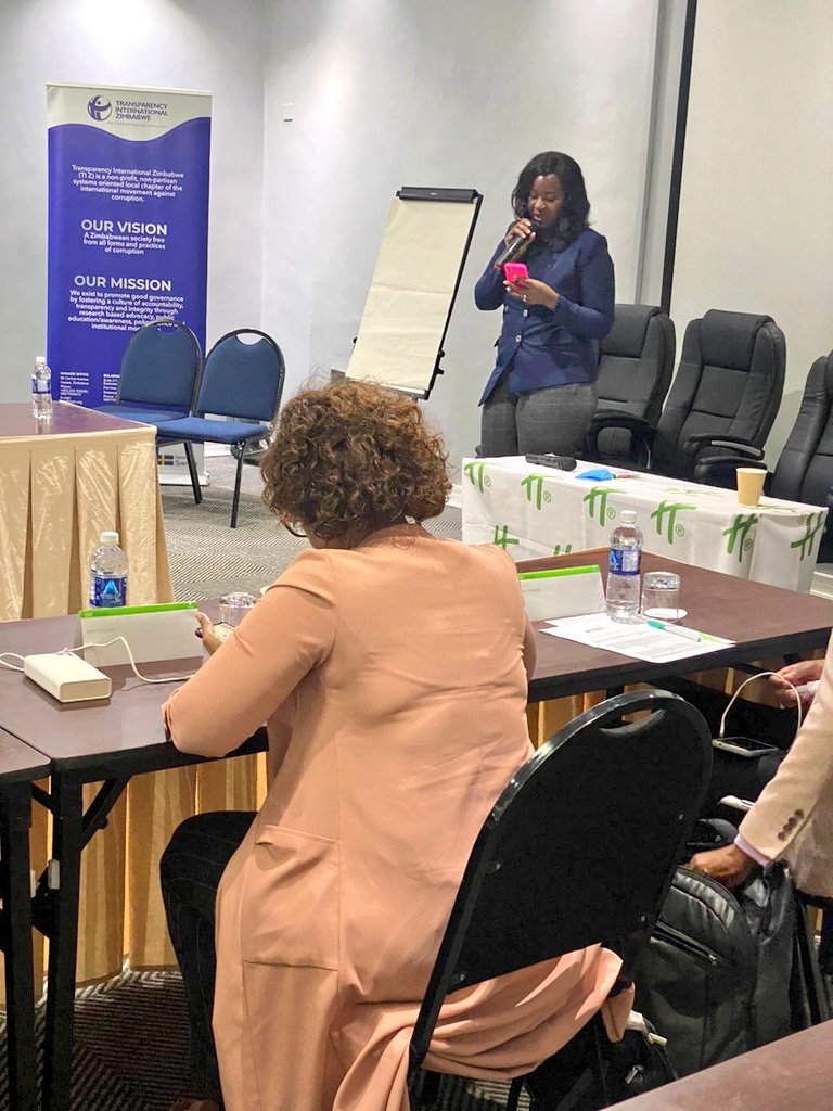 TIZim_info's tweet photo. 🔵🔴@TIZim_info Policy dialogue: Uprooting corruption: Lessons, Experience &amp; Pathways in Land Administration 
📍Bulawayo
 @Mis_khosii Board Member in her opening remarks said "Transparency will create progressive land administration policies." https://t.co/SkHll1akcg