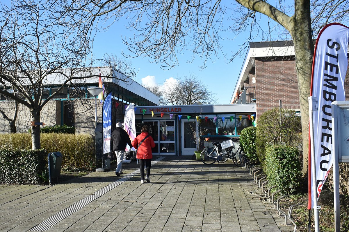 vitiswelzijn's tweet photo. Ook in wijkcentrum De Hunselaer #Honselersdijk wordt vandaag het feest van de #democratie gevierd #verkiezing #elkestemtelt https://t.co/QJUtQ3uiPy