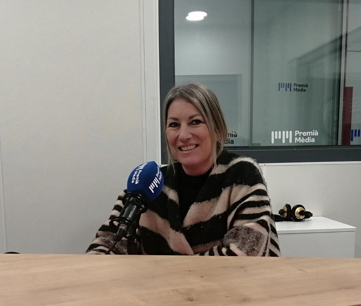 PremiaMedia_'s tweet photo. 📻La regidora d’hisenda Marta Ariño explica a #MatinalPM   quins han estat els factors principals que han condicionat la confecció del Pressupost Municipal 2023  que va aprovar  el ple municipal i que arriba als 35.870.941 €. 
📻95.2FM https://t.co/yHIzhJvCAU