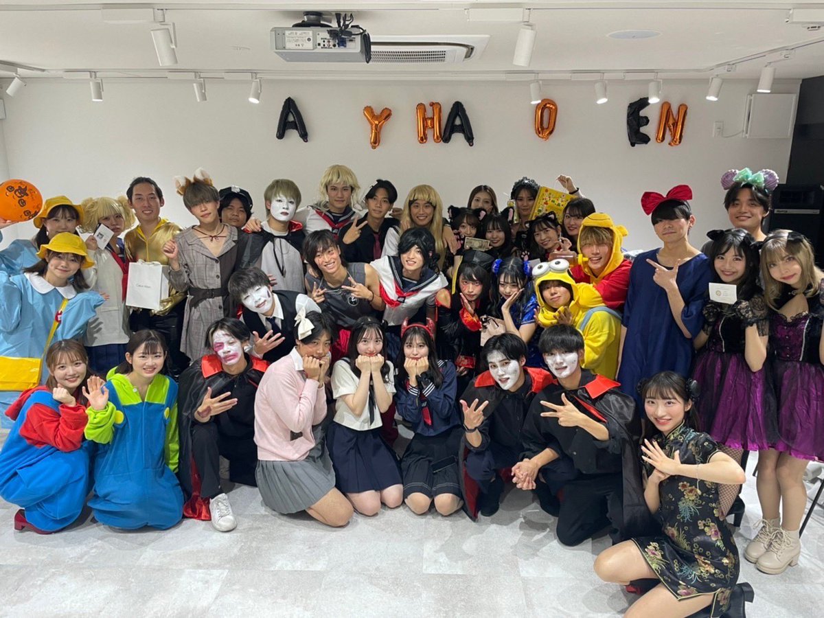 keioseikyo's tweet photo. 【イベント紹介】秋

10月にはみんなでハロウィンパーティを
します🎃みんなが思い思いの仮装をして
ミニゲームを行い楽しみます🔥🔥
みんなガチの仮装をしてくるので
とても楽しいですよ〜！
ちなみに豪華景品も用意してます◎

#春から慶應　#慶應新歓　#慶應サークル
#春からSFC https://t.co/moDwsK2K6u