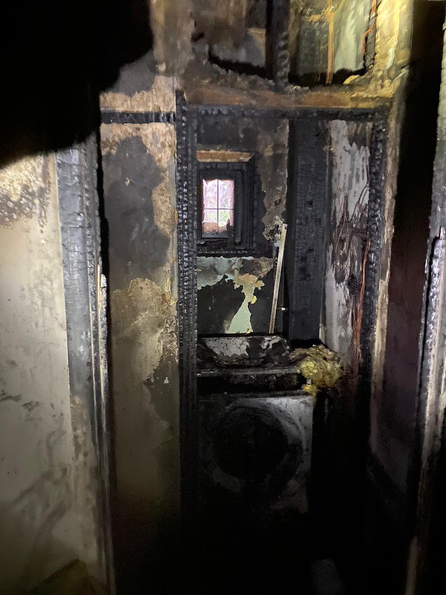 ECFRS's tweet photo. Got working smoke alarms in your home?

The occupants of a bungalow in Langdon Hills escaped this fire last night because they did - a potentially life-saving difference.

Incident information, including how to get free alarms fitted 👉  https://t.co/gwfEDau17K https://t.co/a8BHyxpVcn