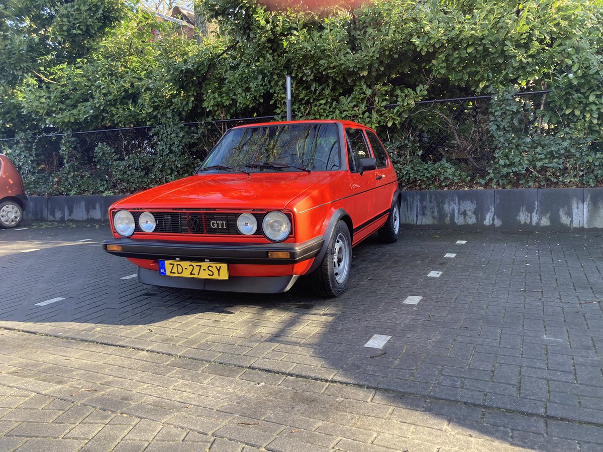 StephanV77's tweet photo. 40 jaar terug in de tijd met een ‘83 Golf GTI. Laatste jaar van de Golf I dus. Stonden er in 1983 ook al files? Ik was toen 6 dus weet het niet meer zo goed. https://t.co/OIXyS8JUdC