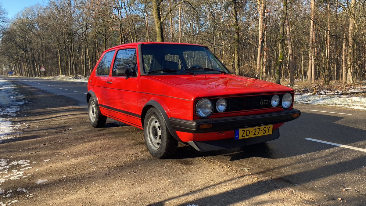 StephanV77's tweet photo. 40 jaar terug in de tijd met een ‘83 Golf GTI. Laatste jaar van de Golf I dus. Stonden er in 1983 ook al files? Ik was toen 6 dus weet het niet meer zo goed. https://t.co/OIXyS8JUdC
