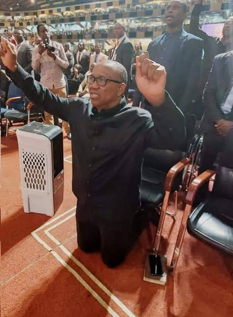 easydon_love's tweet photo. This USELESS man that tryna set Biafrans back in Thier pursuit for freedom,I don't really know where he belongs. Today church , tomorrow Muslim. I've never seen where any FULANI politicians compromise Thier faith . And obidiots shall always be obidiots.. maaaad people everywhere https://t.co/N8IjEYOmeq