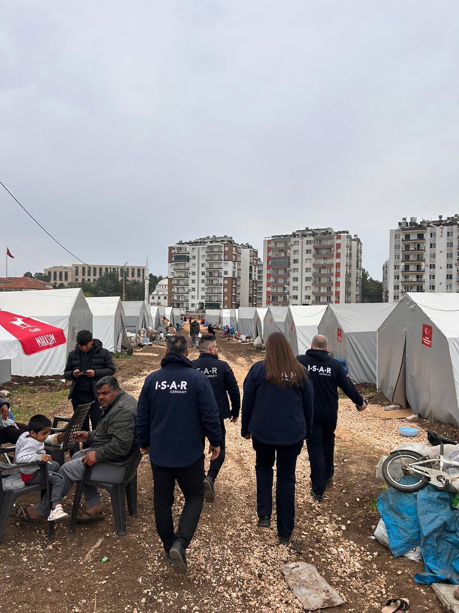 ISAR_GERMANY's tweet photo. ➡️ 🇹🇷 🇩🇪 HILFE FÜR ERDBEBENOPFER - Ein Team von uns ist derzeit wieder in Kirikhan, um weitere Hilfsprojekte zu planen. Dazu gibt es Gespräche mit den Behörden vor Ort. Auch in den Zelt- und Containerstädten wird der Bedarf ermittelt. 
#deprem #erdbeben #türkei @ISAR_TURKIYE https://t.co/PtnpYc43aT