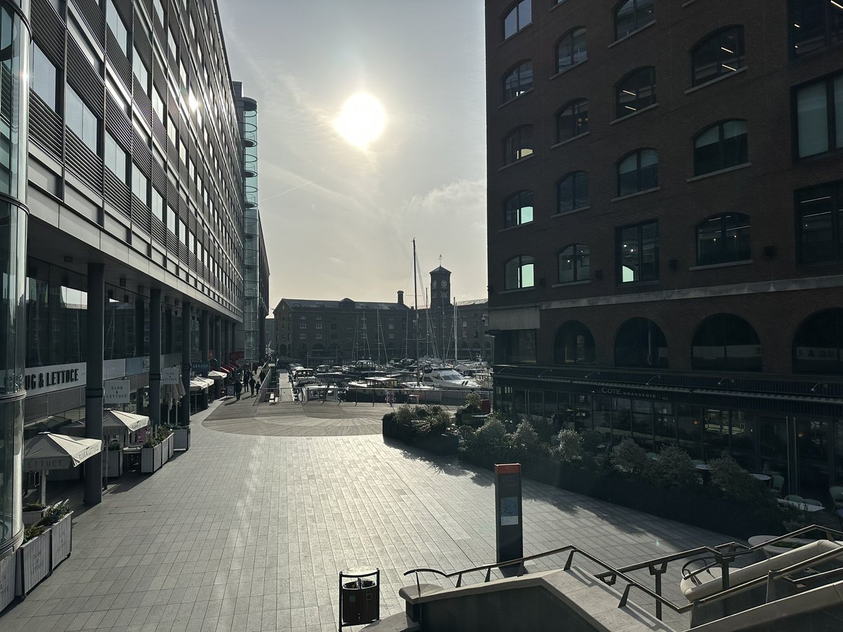 ChrisWapping's tweet image. According to the @Apple Weather app, it’s mostly cloudy in London. The app continues to disappoint. It is consistently wrong both in forecasts and current conditions even for one of the world’s largest cities, a location you would expect to be well covered by sensors and data.