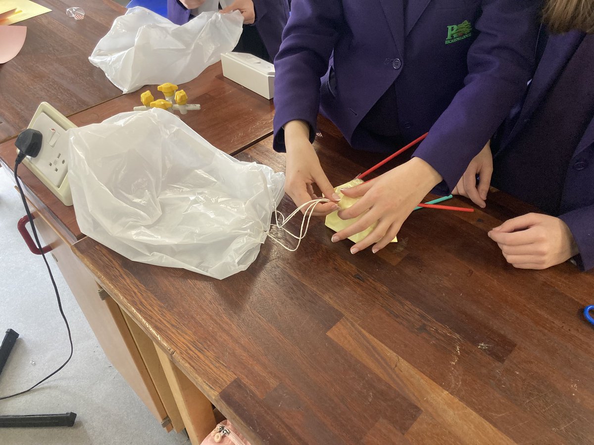 RicardsSTEAM's tweet photo. A very hands on year 7 #STEAM club last week @RLHSScience @RicardsTweets https://t.co/EoeMQRuKyo