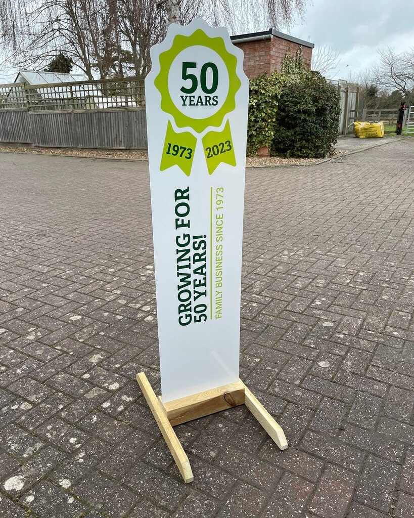 Acorn_Creative's tweet image. We made this custom free standing sign for @newinnlanenurseries to help celebrate their 50 years in business

#signmaker #signwriter #freestandingsign #50years #celebration instagr.am/p/CpzYvHbtf36/