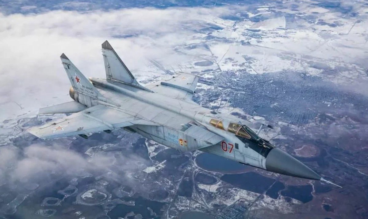 charter_97's tweet photo. В Мачулищах взлетел МиГ-31К: в Харькове и области гремят взрывы.

По всей Украине объявлена масштабная воздушная тревога:

https://t.co/IbMrM8nc4Q https://t.co/OpboUpyF7j