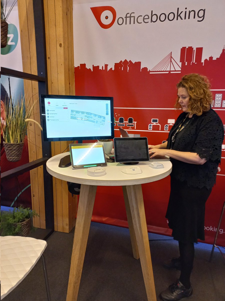 Officebooking's tweet photo. Getting ready for day 2 @WPxFutureOfWork 😁 https://t.co/mK5mhUYyGk