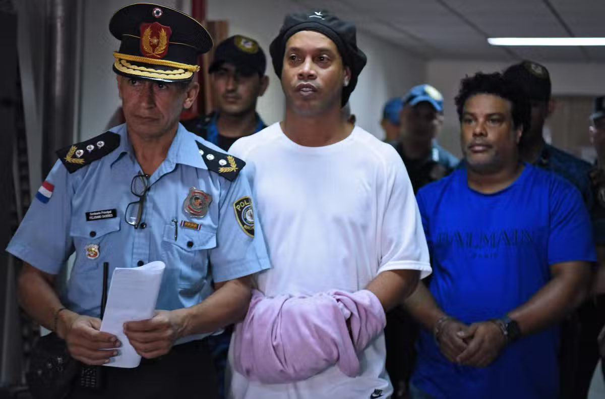 Ronaldinho: “I thought they were going to beat me up and do all terrible stuff they usually do in jail. But instead they called the guards to bring football so i can do some tricks and entertain them. Next morning we were taken out to play a 5 a side match, guards &amp; some prison