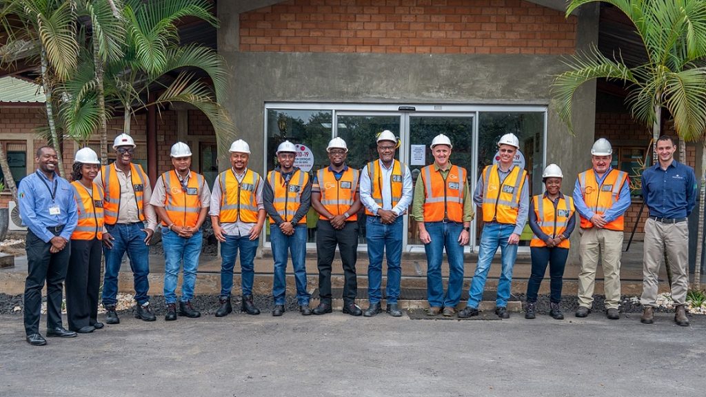 FqmZambia's tweet photo. First Quantum Minerals’ investments and expansion projects in Zambia have drawn the interest of financiers in the region who recently toured its mine sites in Kalumbila and Solwezi to familiarise themselves with its operations.  
Read more here https://t.co/DCd6m0dSKj
#FQMZambia https://t.co/41IapFpbs7