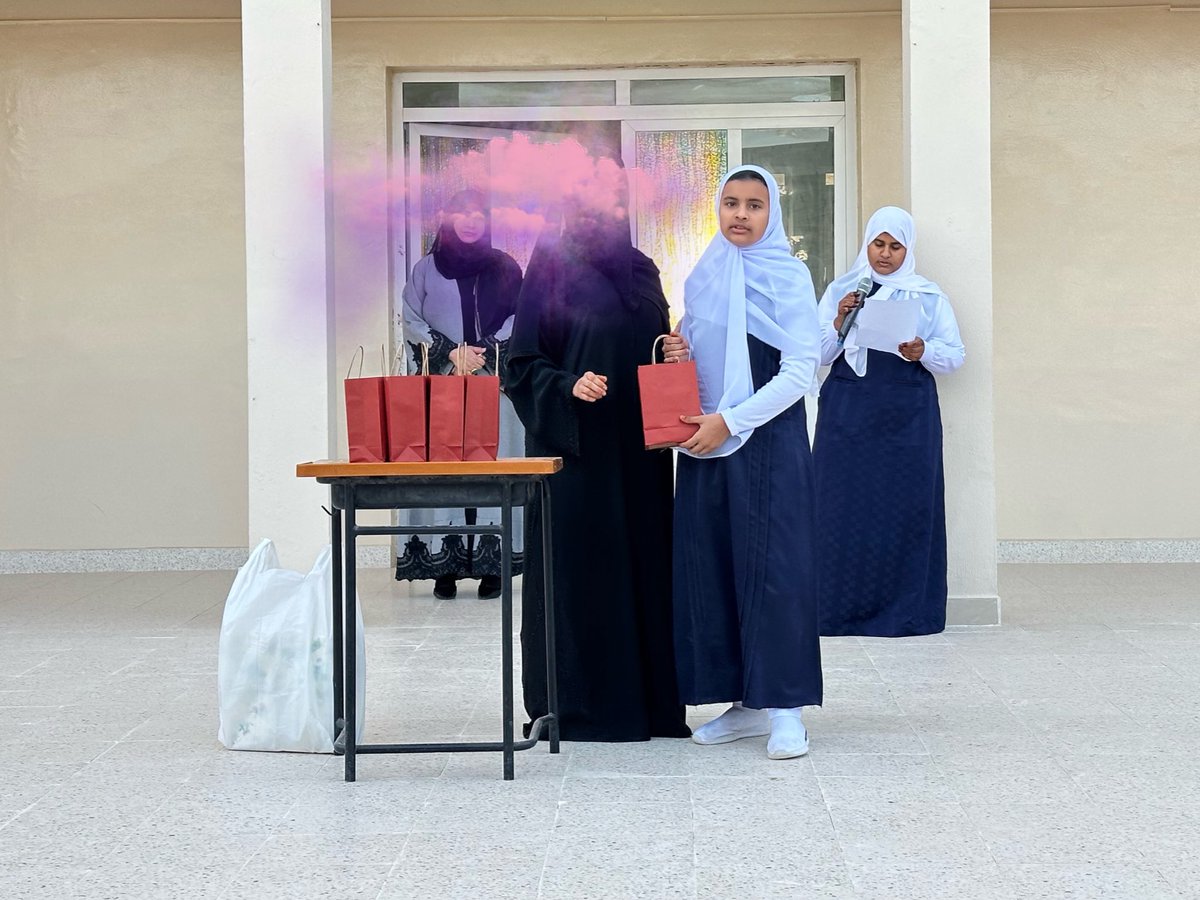 SRSdrYMu1rDiog0's tweet photo. ابدعتي لأنك جعلتي شعارك أنا أستطيع 
فـ نجاحكن هو نجاحي وتفوقكن مصدر اعتزازي 
فـ بكل فخر ابارك نجاحكن الباهر 
فشكرا لكن. 
كرمت الاستاذة عائشة الرواحي طالباتها المتميزات في مادة الدراسات الاجتماعية 

دمتن بعز وفرح لا ينتهي 
فأنتن حقاً فخري💕 https://t.co/NbeD9keBFB