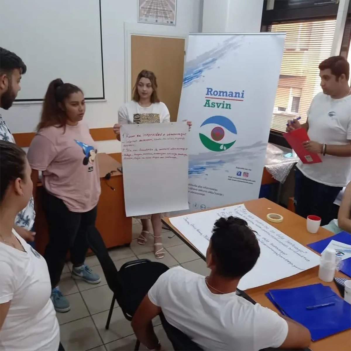 #DobrePromene za Rome i Romkinje ostvarila je neformalna grupa Romani Asvin  Oni su Inicijativom “Edu Info Roma” razvili interesantnu metodologiju za unapređenje obrazovnog statusa Roma i Romkinja. 

Otkrij više na promeni.rs
#EUzaTEBE #Srbija