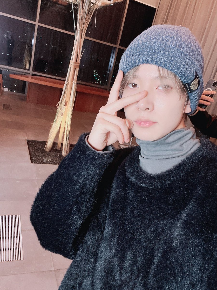 PR0DHEE's tweet photo. heeseung in beanie selca

2020                          2023 https://t.co/lYaWKAZRyy