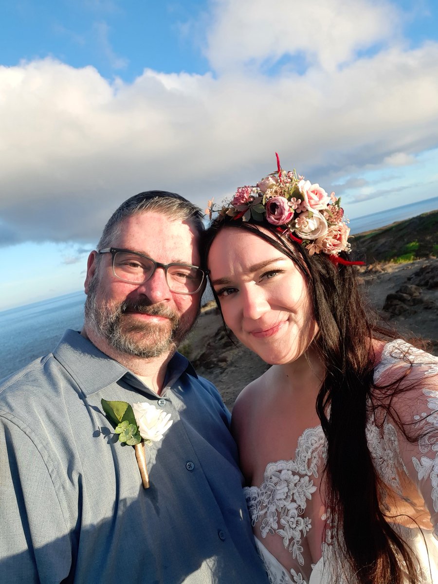 BenKohlmeyer's tweet photo. Got married on the cliffs of Northern Maui yesterday. No big deal. Just the best day of my life. https://t.co/oGAj6XuODg