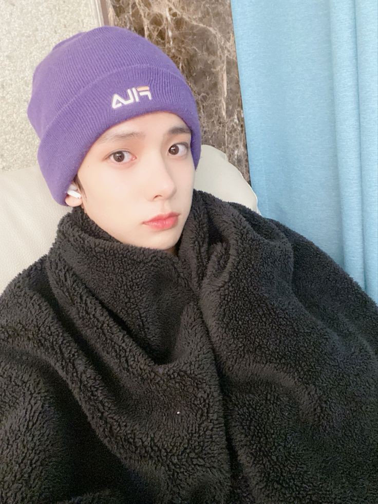 PR0DHEE's tweet photo. heeseung in beanie selca

2020                          2023 https://t.co/lYaWKAZRyy