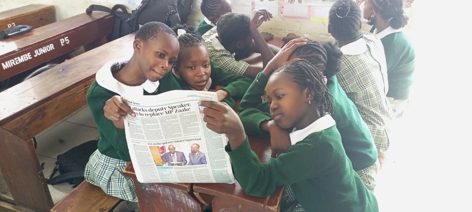 Every 15th March we celebrate NATIONAL DEAR DAY,DEAR stands for Drop everything and read,take time today and read something,make reading a daily habit @DEARDayUganda @Peacecorpsuganda #readingsfun