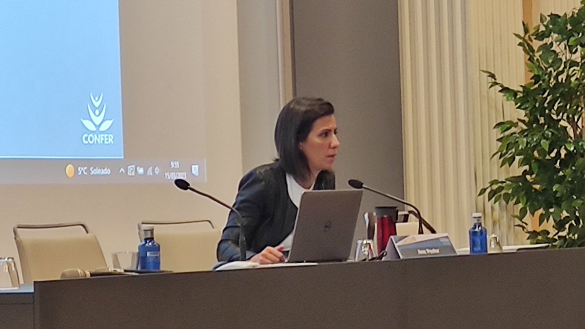 MediosConfer's tweet photo. Nuestra primera ponente @_anapastor_  fundadora de la media startup Newtral, nos explica sobre cuál es el papel de la comunicación  en la sociedad actual. La lógica de los medios. El valor del periodismo y de los medios de comunicación en la sociedad. https://t.co/240QYJFtBh