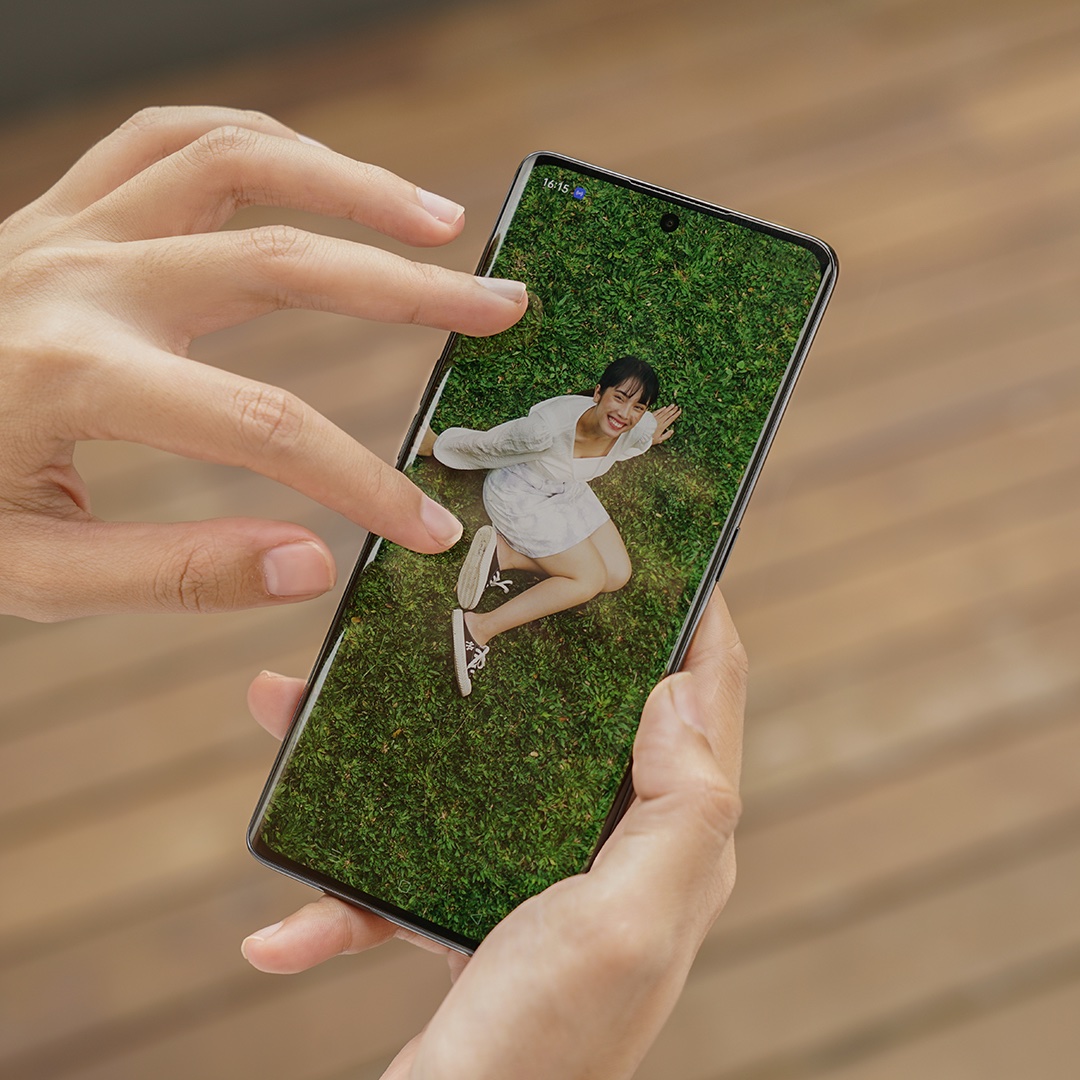 YurinaOgata's tweet photo. Terpesona dengan layar 120Hz 3D Curved Screen dari #OPPOReno8T5G! Aku merasa seperti terlibat langsung dalam aksi dengan kejernihan yang luar biasa. #ThePortraitExpert https://t.co/Ieiw0QXdnD