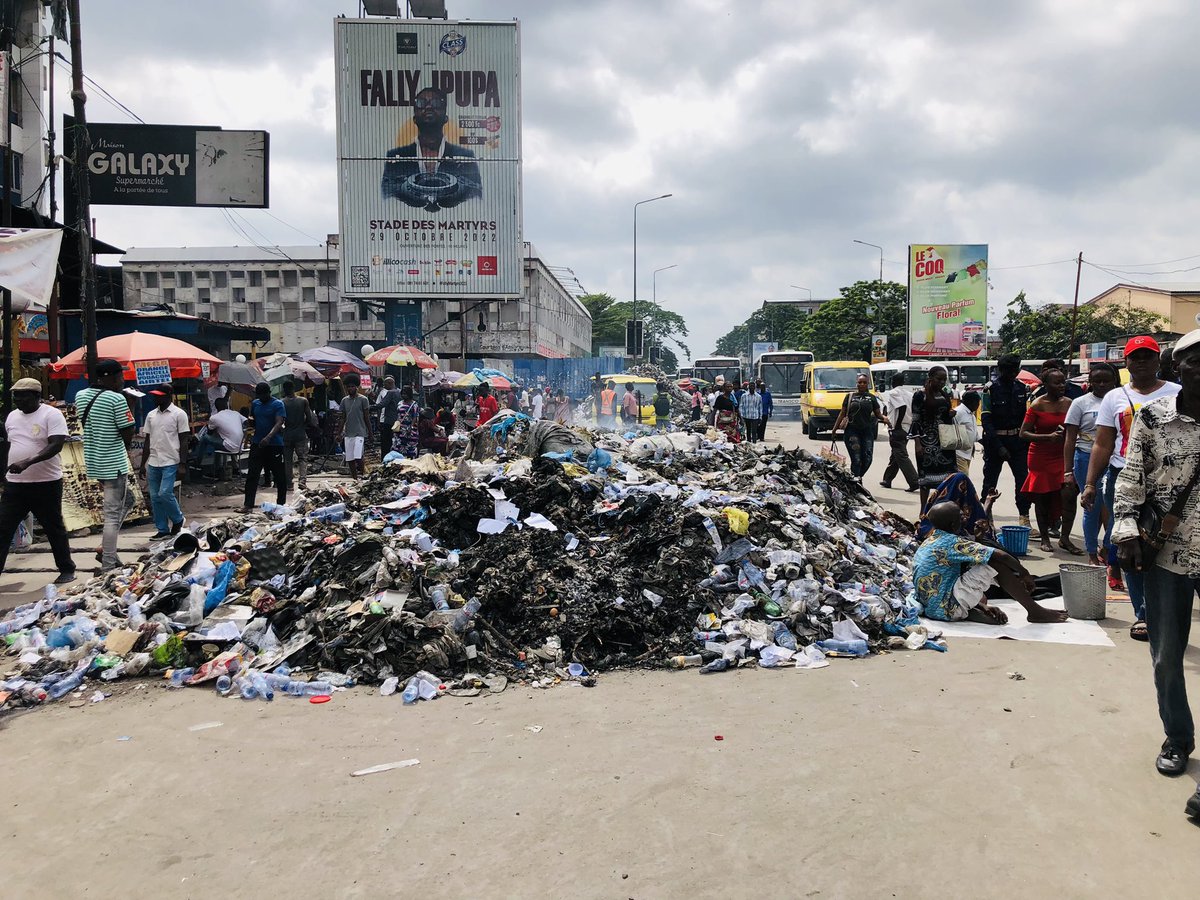 Tozo_reflechir's tweet image. Là nous sommes à victoire juste à côté de la maison communale de Kalamu

C’est la honte et le sabotage aux plans et changement que le chef de l’état se préoccupe pour ce pays

Est ce que le bourgmestre de cette commune est il en vie?
#kinshasamaville
#Rdcmonpays