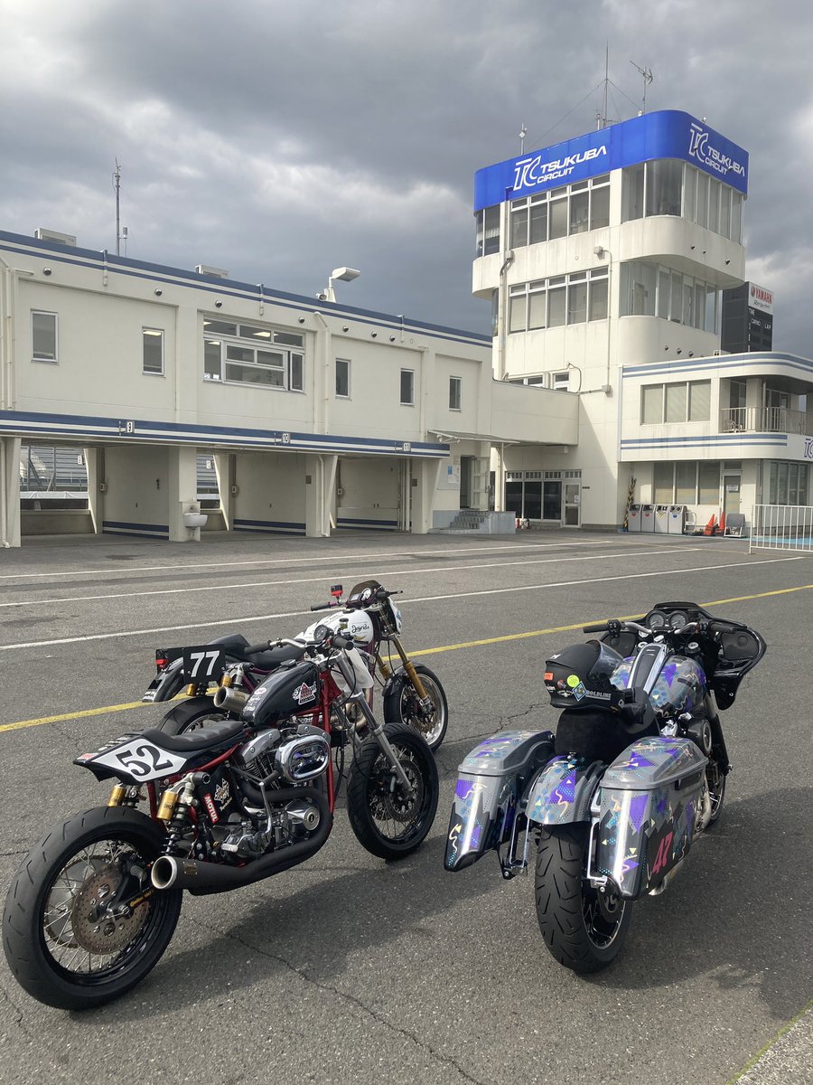 roller_magazine's tweet photo. RISER MAGAZINE vol.03

ライザーマガジンvol.03
オンラインでご予約承ります　
3月31日発売 

https://t.co/2QxfXS1Mk9

[巻頭特集] 
長瀬智也、ロードグライドでサーキットを駆ける!
2021 H-D FLTRX ROAD GLIDE PROJECT 

#risermagazine https://t.co/tAJZAc02gW