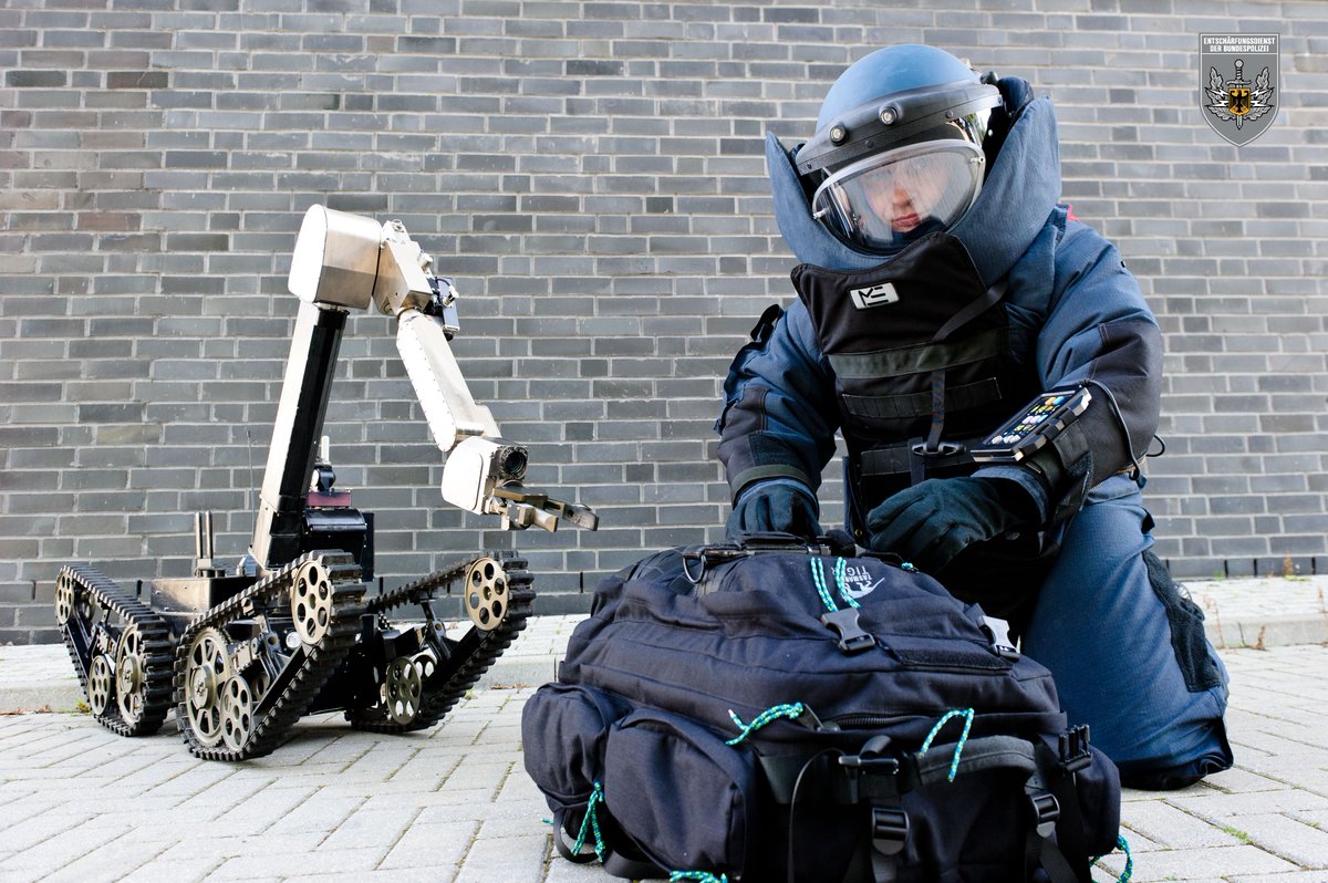bpol_11's tweet photo. Deutschlandweit präsent!
Der #Entschärfungsdienst der #Bundespolizei gliedert sich in insgesamt 15 Einsatzgruppen im gesamten Bundesgebiet und ist in jeder Region präsent. Im Einsatzfall kann so jederzeit schnell gehandelt werden.
#EntschD #D11 https://t.co/M7qyL3z8fb