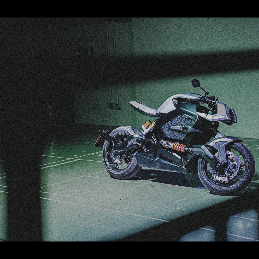 ArcVehicle's tweet image. Vector perfectly framed in the studio ⚡️
#ebike #electricmotorbike #arcvector #adifferentroad #bcu