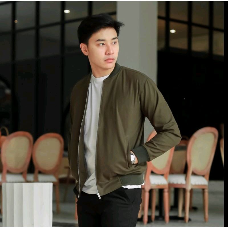 Awien_10's tweet photo. Cek Jaket Bomber Pria Bahan Canvas | Jaket pria |  Jaket premium | Jaket casual | size m l xl xxl dengan harga Rp65.000 - Rp110.000. Dapatkan di Shopee sekarang! https://t.co/pxH8vfnOg1 https://t.co/kVy3lQVJwK