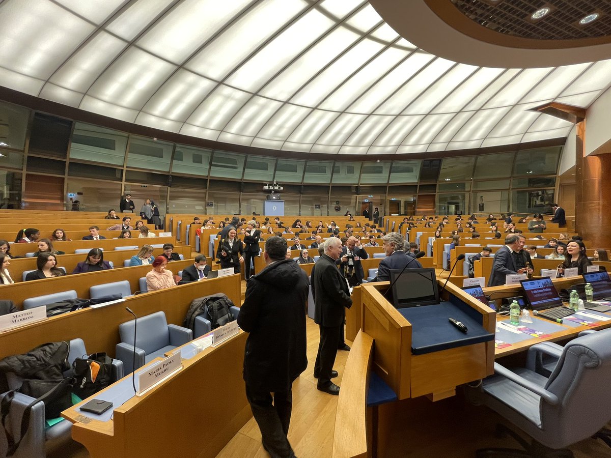 fonsi1x2's tweet photo. Last moments to start the ME of @CreaSTEAM_proj @creasteam at Italian Parlament @fidaeNazionale @LaSalleBCN https://t.co/au0bAFBZJc