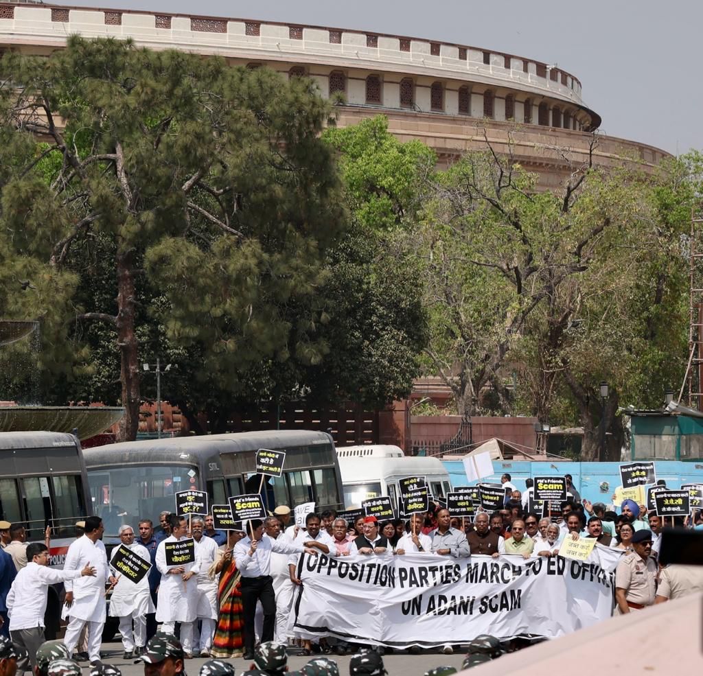 अडानी को लेकर संसद में हुआ हंगामा, कल तक के लिए संसद स्थगित Ruckus in Parliament over Adani, Parliament adjourned till tomorrow