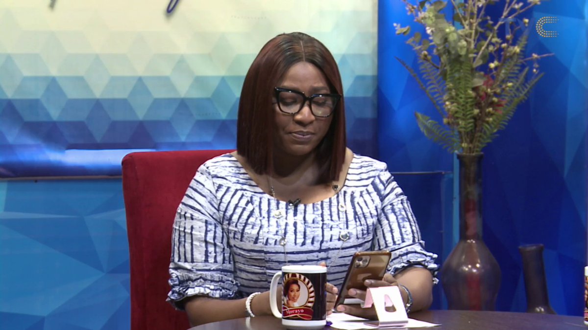 TVCconnect's tweet photo. A woman who testified online that she had exposed the evil plot of her help. According to her, she found the suspect mixing her menstrual blood with urine with the intent to pour it into the water bottles of her boss's children.
What would you do? 
https://t.co/PnNrW9cMG7 https://t.co/K6DLXdV7mr