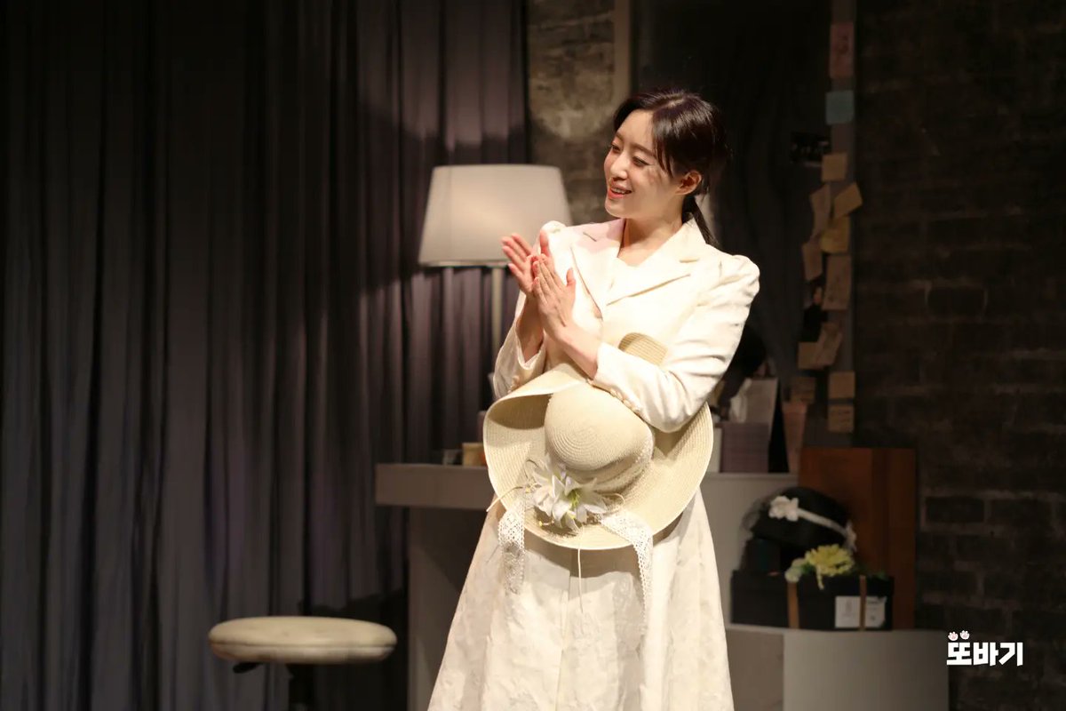 T_ARA_DDOBAKI's tweet photo. 2023.03.14 연극 분장실 커튼콜🎬📸

화이트데이🍬 
사탕보다 더 달콤했던 하루☺️
진짜 언니 연기력은 언제나 말해왔듯 최고셨다🥹👍👍 말로 표현하기 힘든 감동.. 많은 분들이 이 연극을 꼭 보셨으면 좋겠다🙏🏻

#은정 #함은정
#eunjung #hahmeunjung 
#분장실 https://t.co/D6y9qU0Ltl