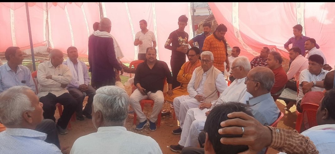 RameshT08070648's tweet photo. मनगवां
ग्राम-हिनौती लालगांव में श्री रमाकांत चतुर्वेदी सेवानिवृत्त प्राचार्य जी के यहां शिवलिंग प्राण प्रतिष्ठा एवं अभिषेक चारों धाम का पूजन-हवन शुभी के कर्णभेदन संस्कार में सम्मिलित हुआ https://t.co/vZJFlT5pTw
