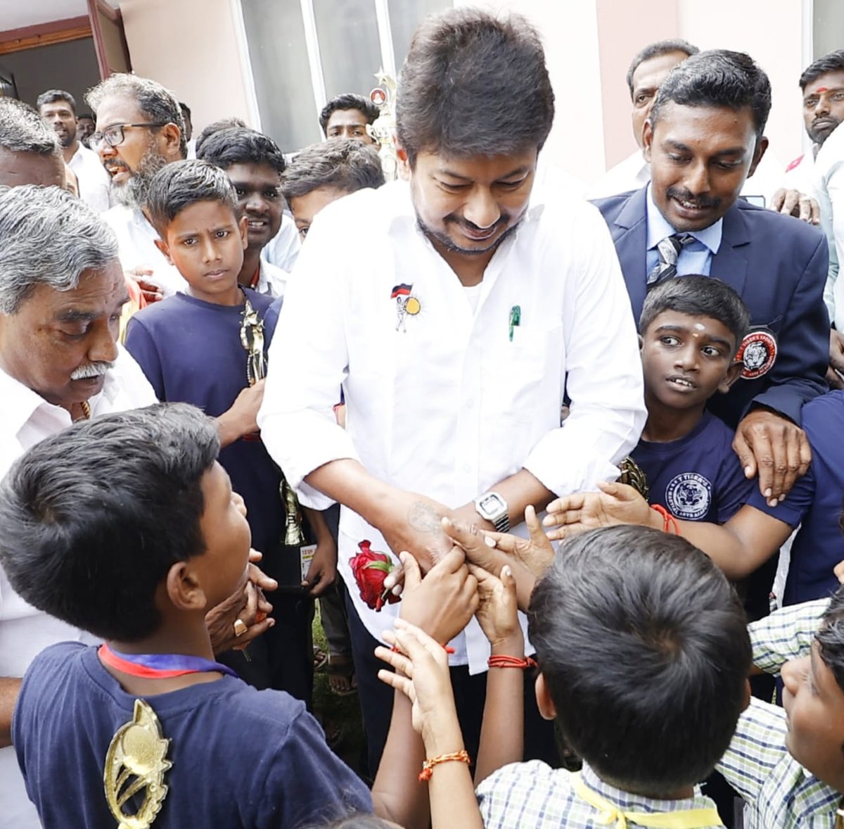 Udhaystalin's tweet photo. மாண்புமிகு முதலமைச்சர் அவர்களின் 70-வது பிறந்த நாளை முன்னிட்டு திருவாரூர் பகுதியில் நடத்தப்பட்ட மாநில அளவிலான வில்வித்தை,நீச்சல் யோகா உள்ளிட்ட போட்டிகளில் வென்ற மாணவ-மாணவியரை இன்று நேரில் வாழ்த்தினோம். அவர்கள் விளையாட்டு துறையில் சாதிக்க வாழ்த்துகள்.@r_sakkarapani @kalaivanandmk https://t.co/FYZb1JGa9v